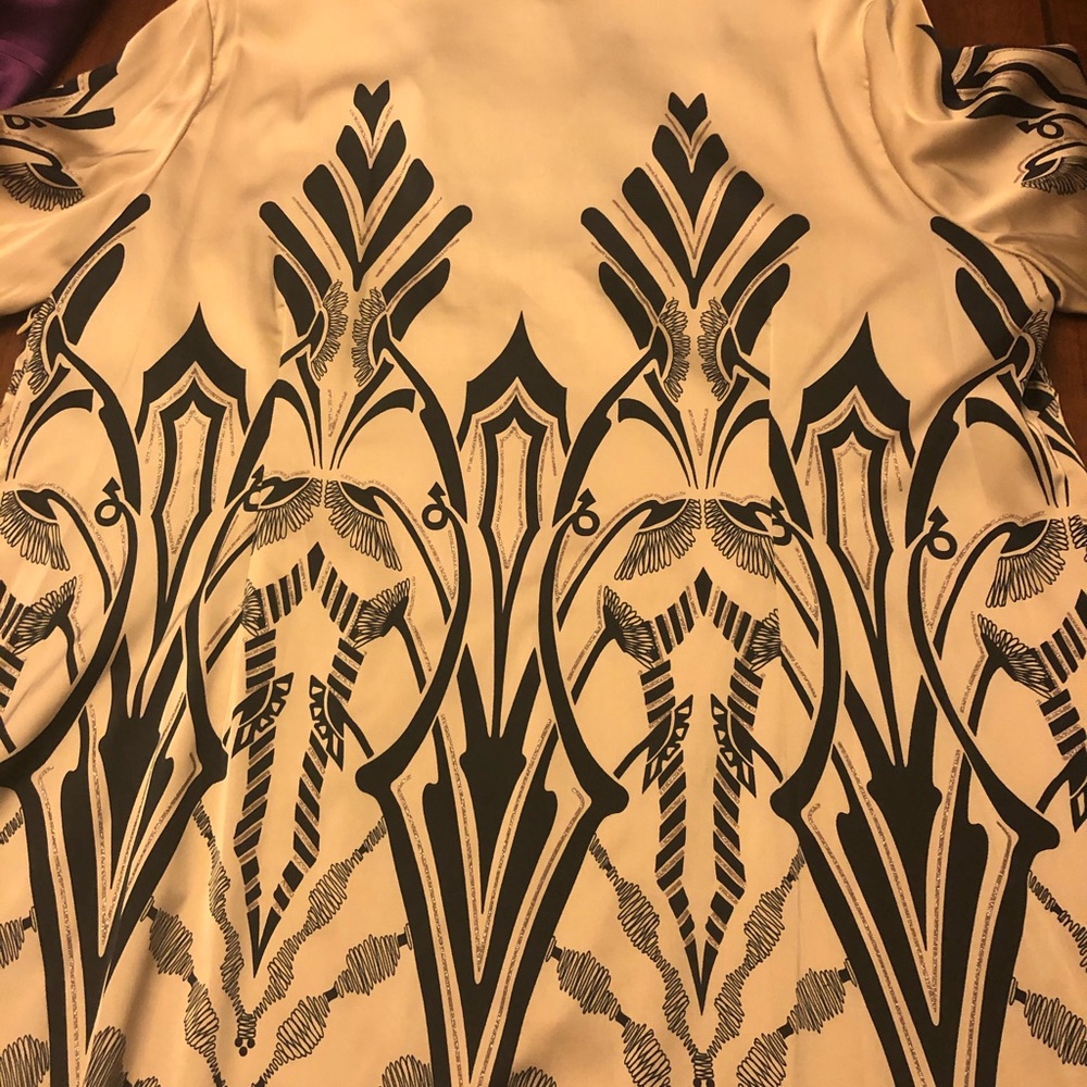 Woman’s beautiful Top. Black and Gold